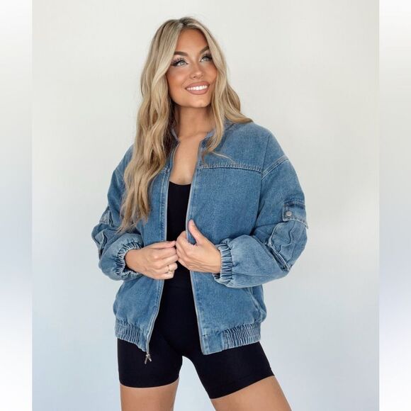 Blue Blush Women’s M Oversized Denim Bomber Jacket Blue Insulated Chore Barn - Picture 1 of 16